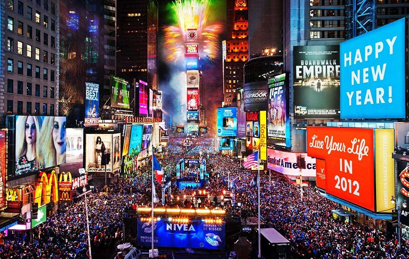 紐約時代廣場跨年活動人潮涌動